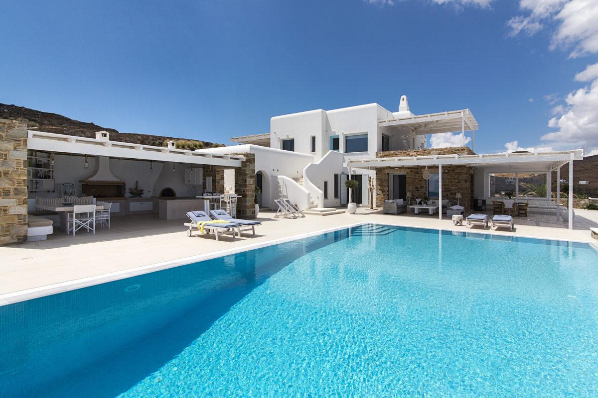 villas in greece with private pool